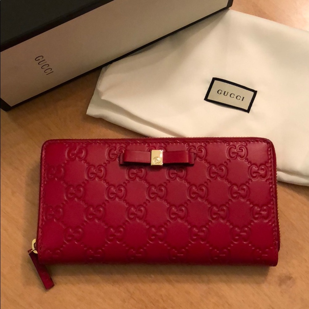 Brand new red Gucci wallet
